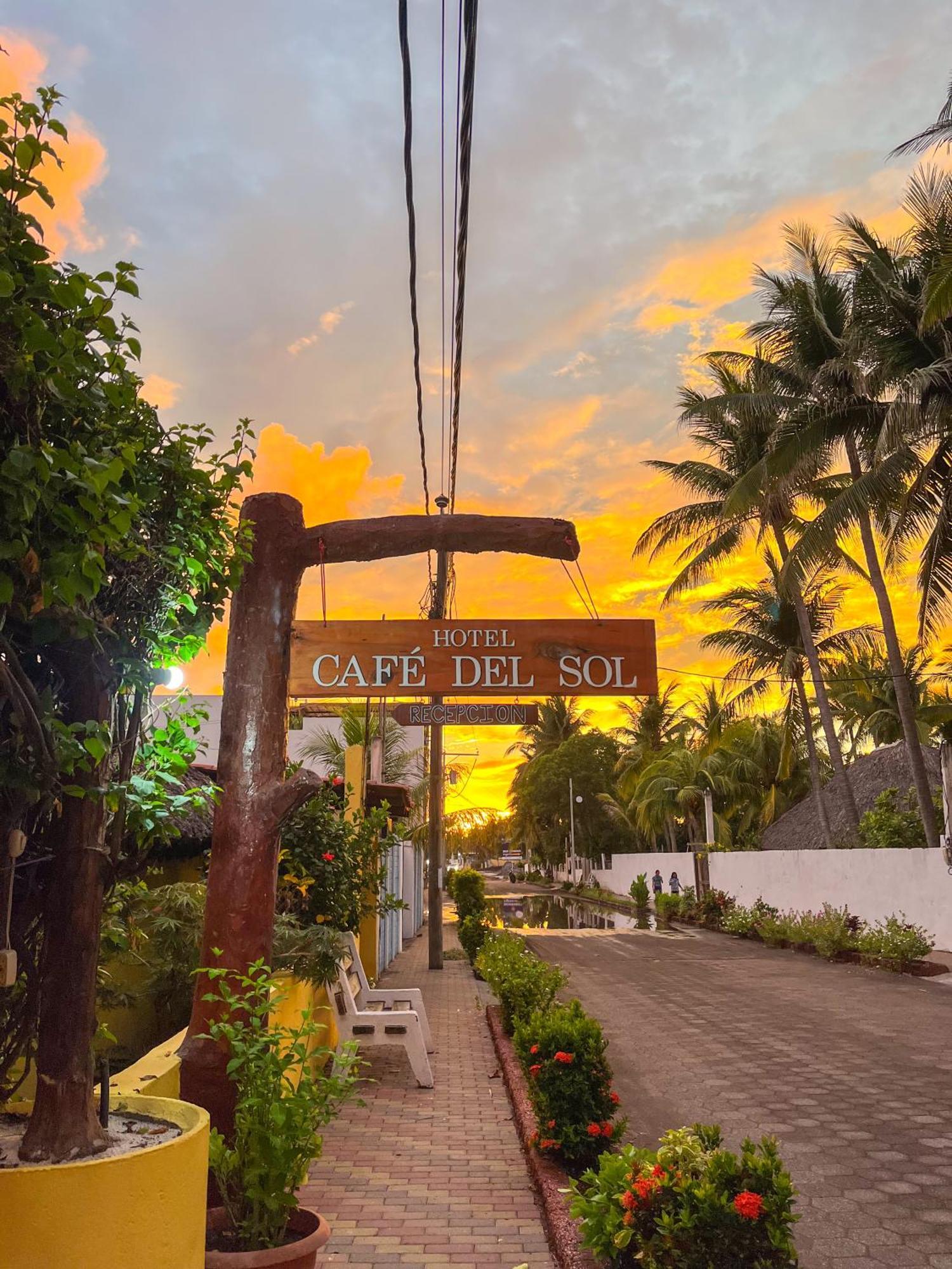 Hotel Cafe Del Sol مونتيريكو المظهر الخارجي الصورة