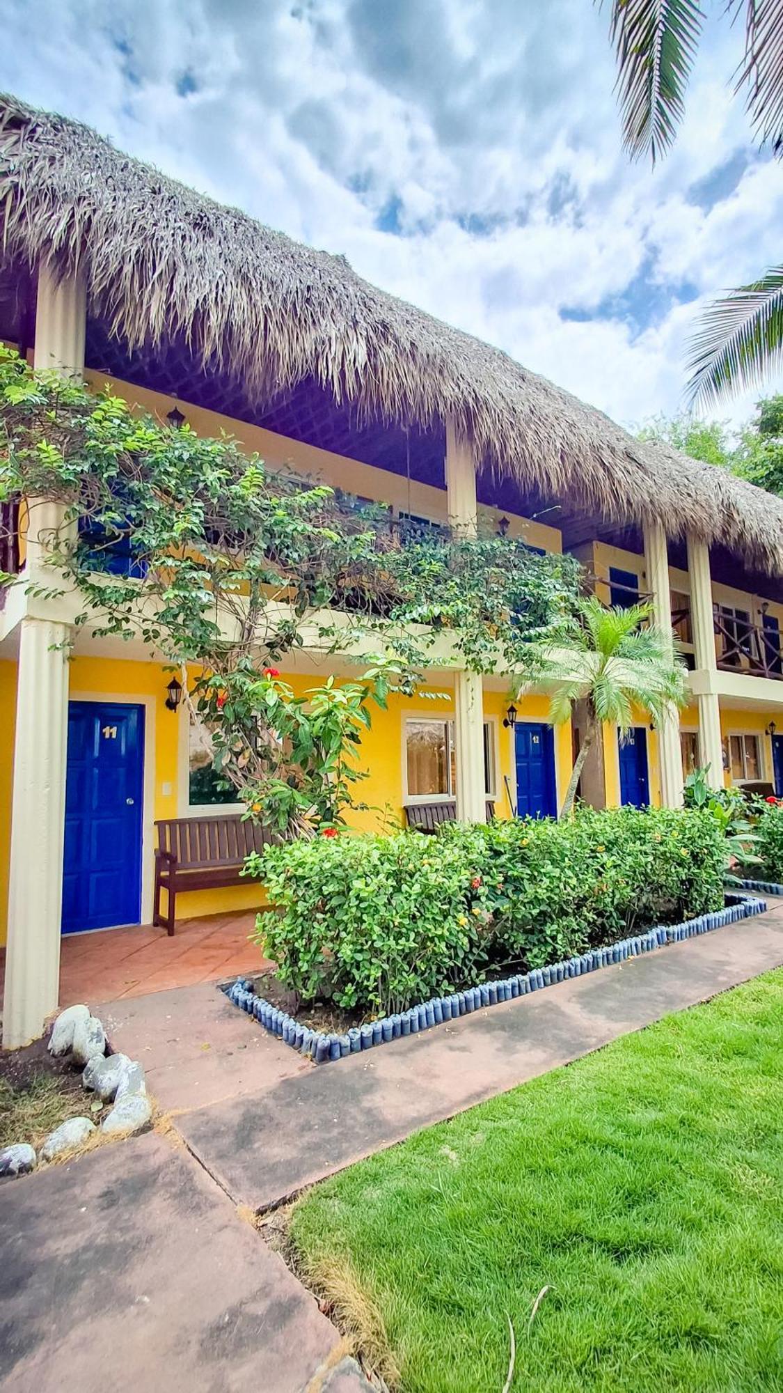 Hotel Cafe Del Sol مونتيريكو المظهر الخارجي الصورة