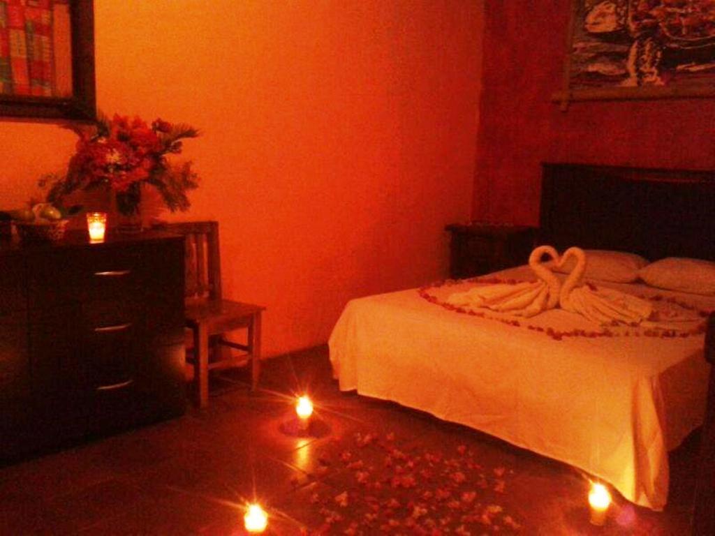 Hotel Cafe Del Sol مونتيريكو الغرفة الصورة